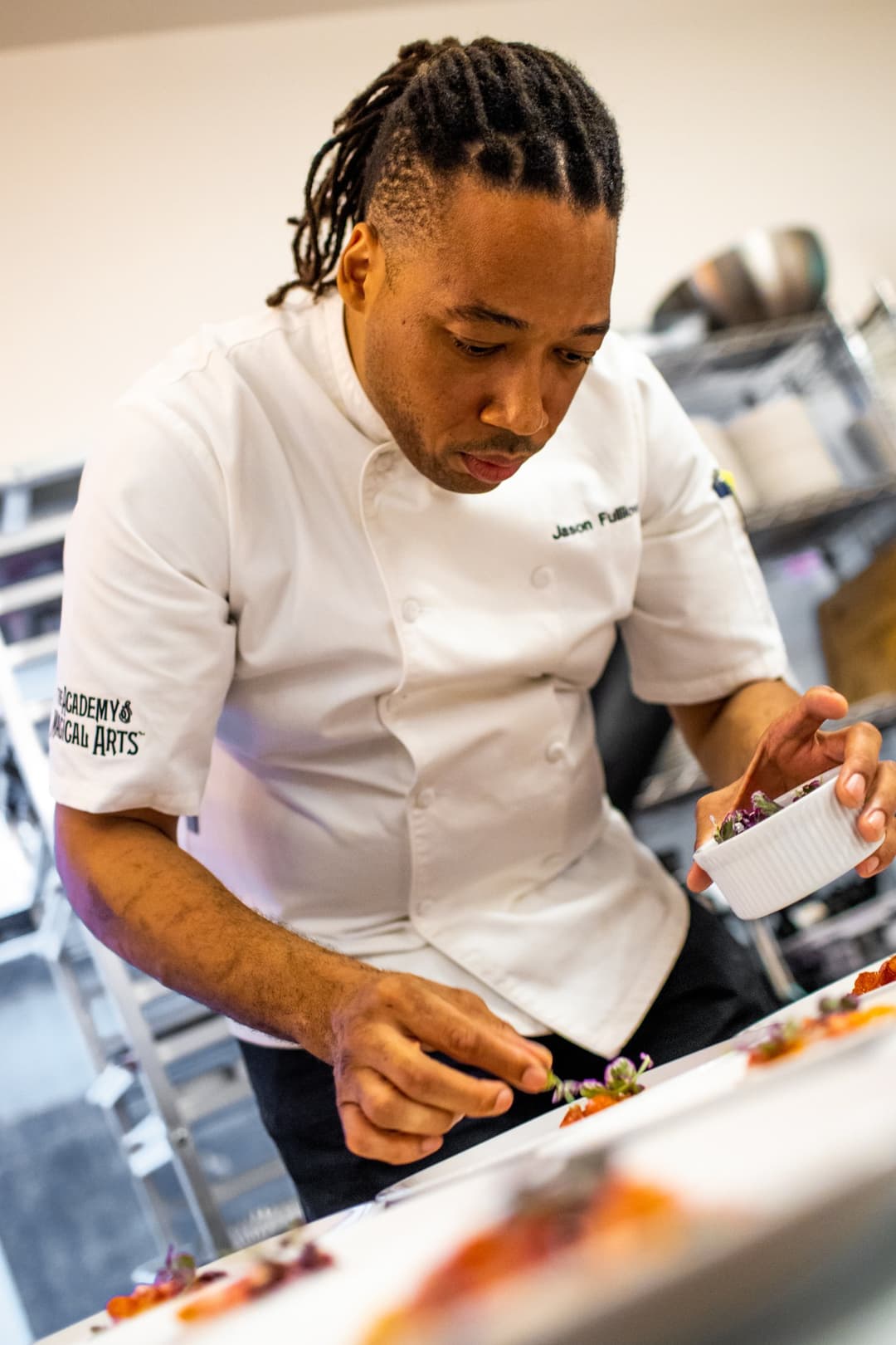 Garnishing plates
